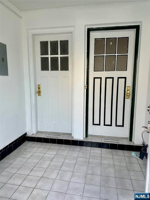 Photo of 358 Lafayette Ave #2, Cliffside Park, NJ 07010 (MLS # 26033197)