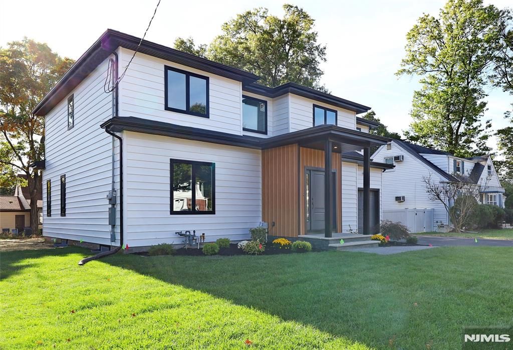 Photo of 6 Godwin Avenue, Fair Lawn, NJ 07410 (MLS # 25037550)