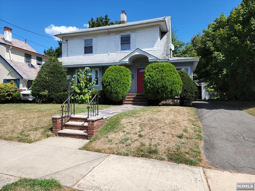 Lovely Single-family home featuring 3 Bedrooms, an office that can be used as a fourth bedroom, LR, FDR EIK 1.5bths with finished basement and hardwood floors; very spacious! Also includes a spacious yard in very desirable area in Paterson. Must see!!