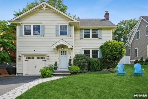 Photo of 11 Mount Vernon Road, Montclair, NJ 07043 (MLS # 26018699)