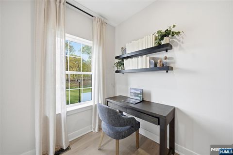 14 Melbourne Drive Oakland NJ 07436