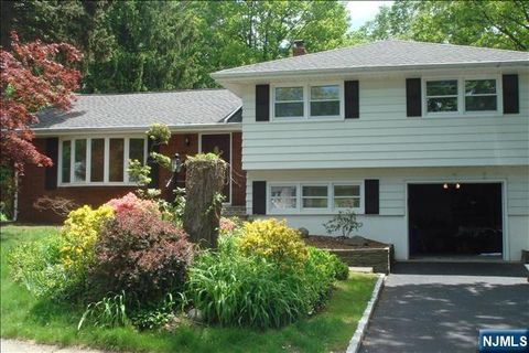 Photo of 19 Vivian Ln, Closter, NJ 07624 (MLS # 26019828)