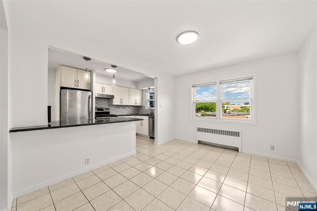 7 Edgewater Place