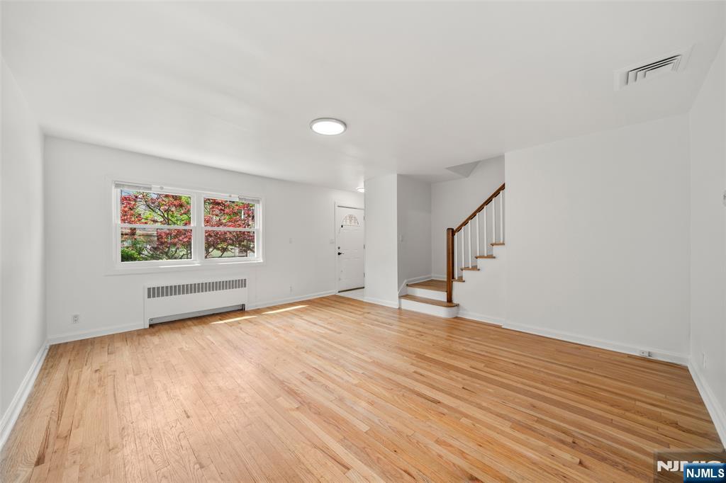 7 Edgewater Place