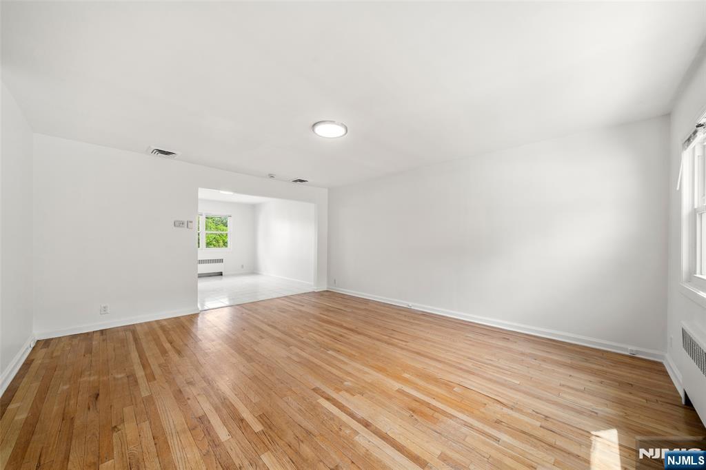 7 Edgewater Place
