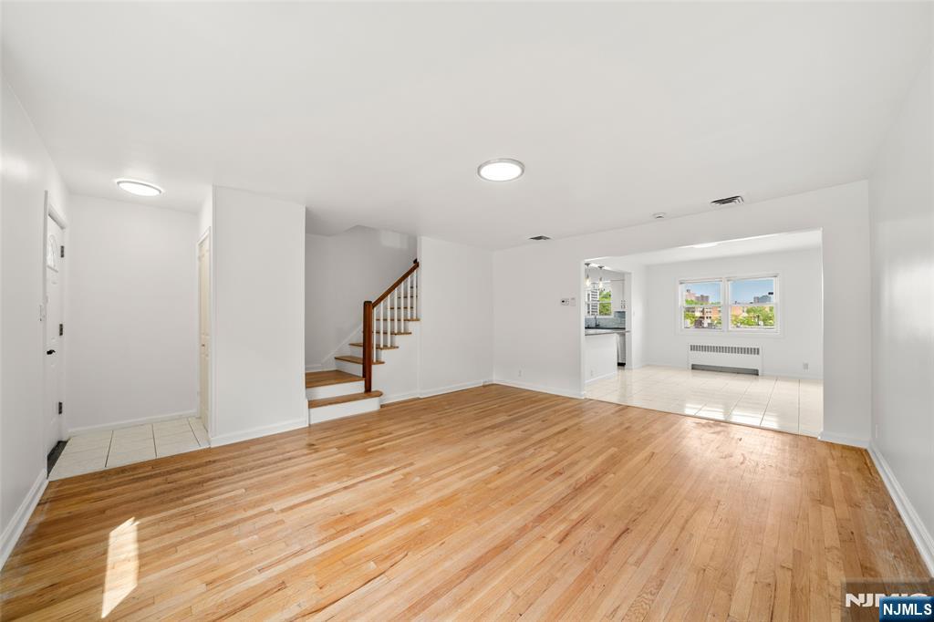 7 Edgewater Place
