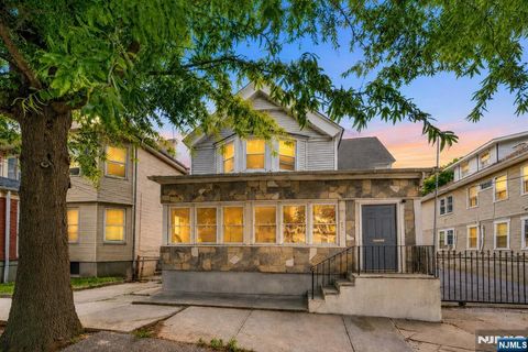 Photo of 196 S 6th Street, Newark, NJ 07103 (MLS # 26027387)