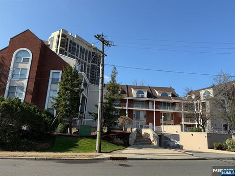 Photo of 1018 Palisade Ave, Fort Lee, NJ 07024 (MLS # 26005943)