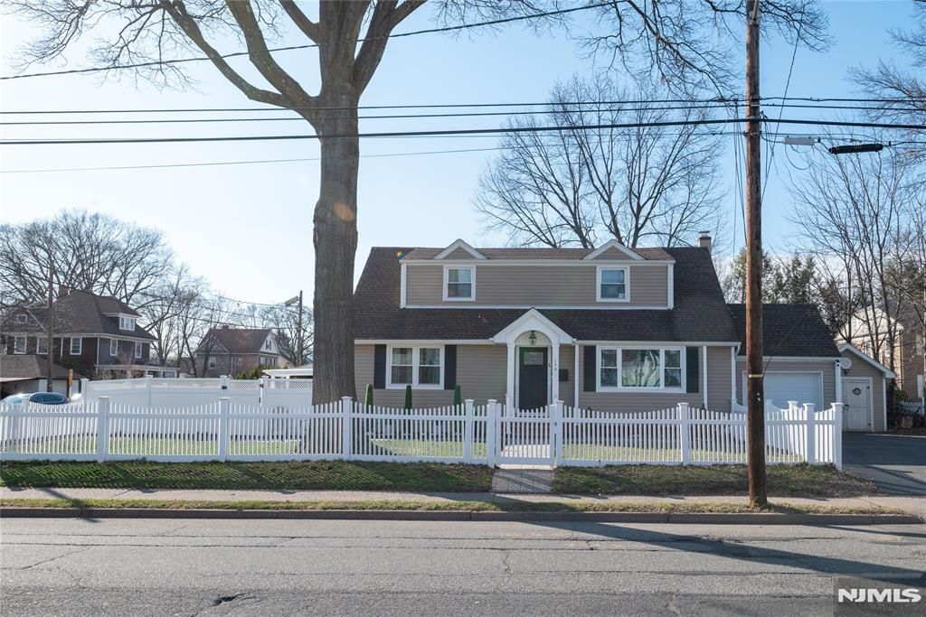 Photo of 170 Tenafly Road, Englewood, NJ 07631 (MLS # 26009363)