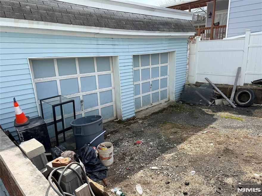 This house sits on a huge lot 50 x 100 and has a great amount of potential.