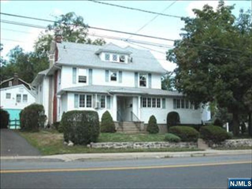 Great Center of town location. Walk to Train an bus , restaurants, bank ,supermarkets .,schools . Bright 2BDR with 2fbath plus OFFICE There is one off street parking, Brand new HVAC heating an cooling, coined washer and dryer at the basement. Plenty of storage space at the unit and at the basement (optional )Enjoy living in this excellent wholesome neighborhood with excellent school system. Tenant pays for all utilities and pays extra $100 for snow removal and lawn maintenance. NTN check , proof of income and excellent credit required.