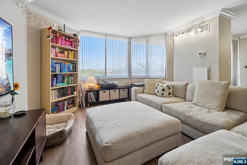 627 Harmon Cove Tower