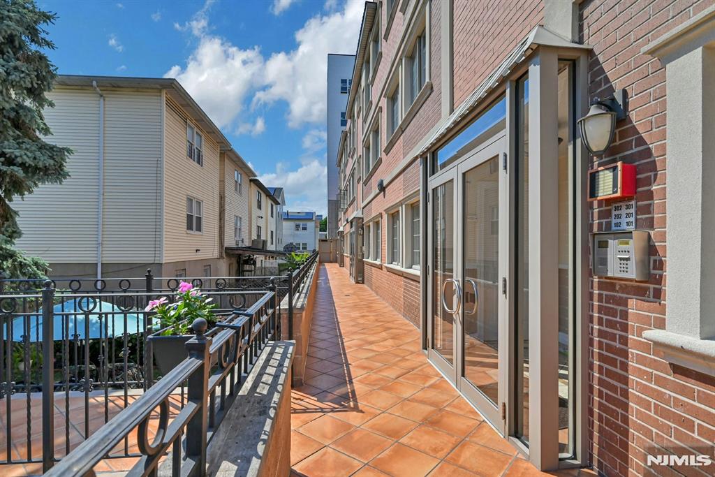 124 68th Street 206