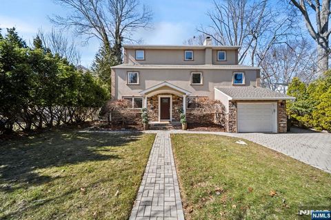 Photo of 191 Tenafly Rd, Tenafly, NJ 07670 (MLS # 26009456)