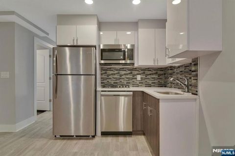Photo of 55 Wayne Street, Jersey City, NJ 07302 (MLS # 26027702)
