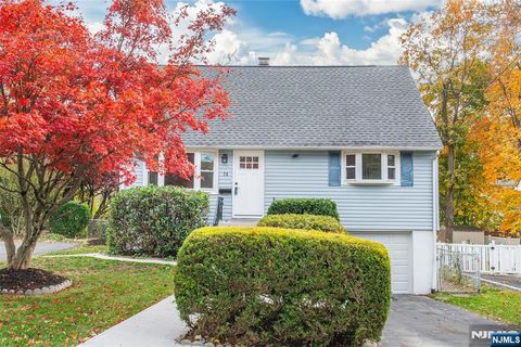 Photo of 26 Ann Street, Bloomingdale, NJ 07403 (MLS # 25038906)