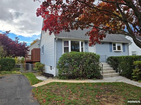 Photo of 26 Ann Street, Bloomingdale, NJ 07403 (MLS # 25038906) Photo of 26 Ann Street, Bloomingdale, NJ 07403 (MLS # 25038906)