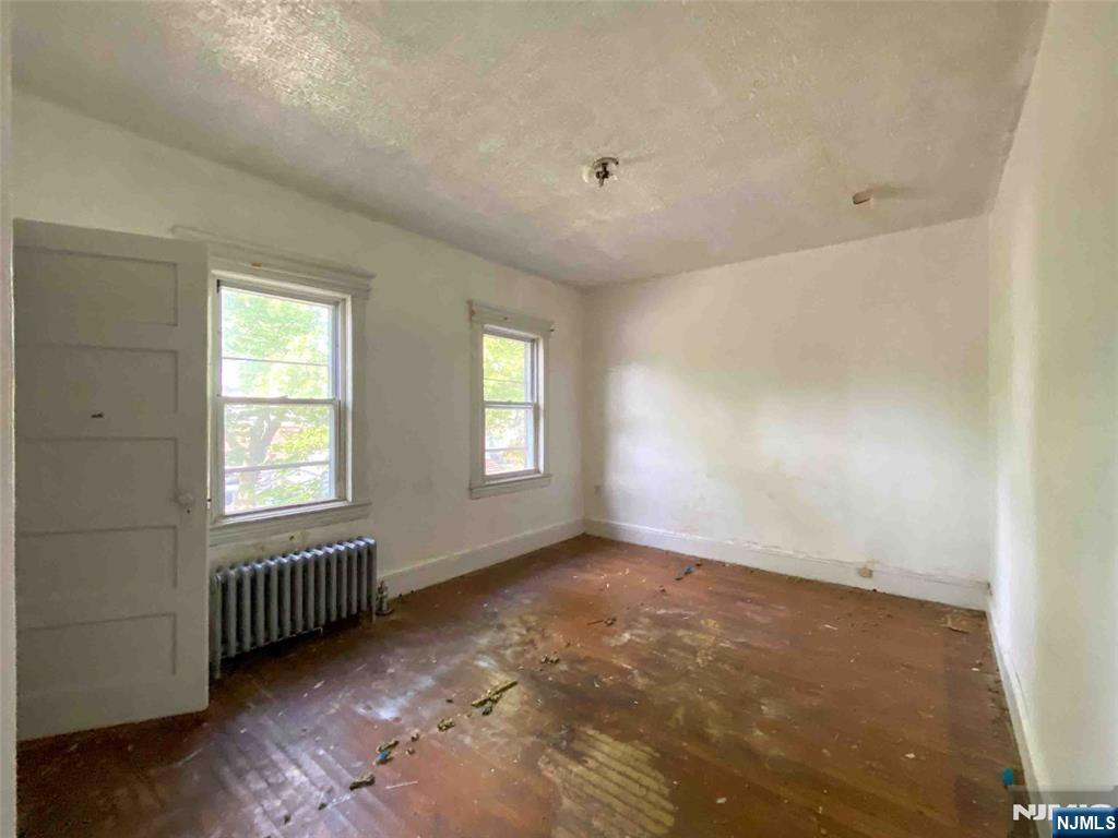 6 E Newell Avenue