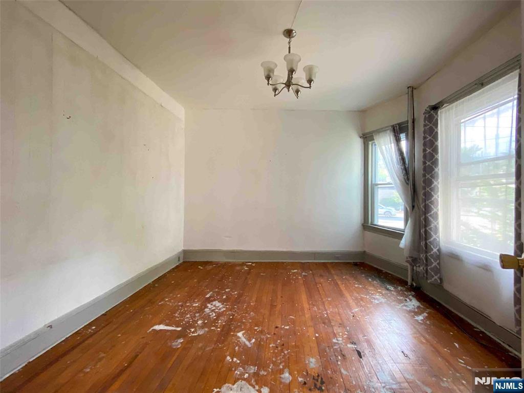 6 E Newell Avenue