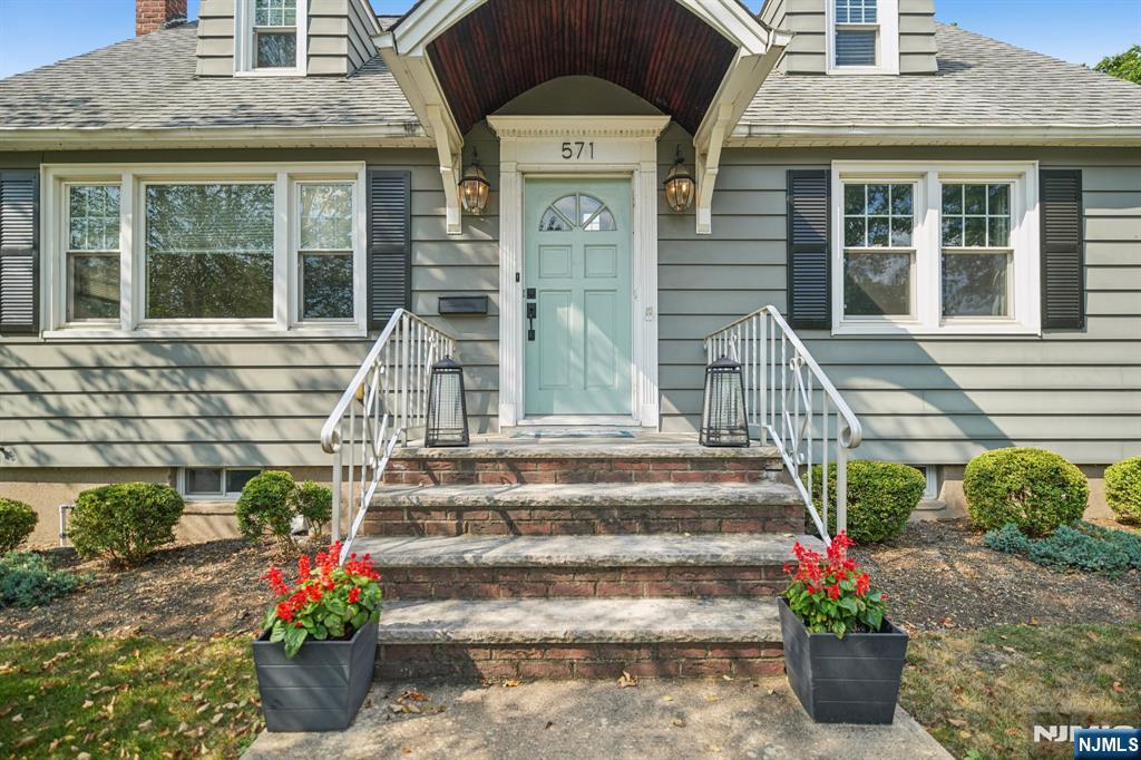 571 Laurel Road