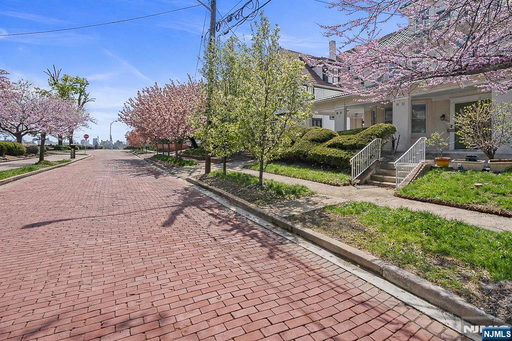 5 75th Street