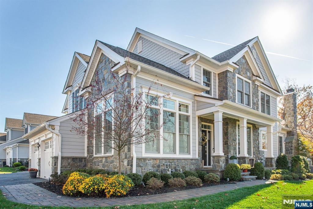 37 Spring Wolf Trail