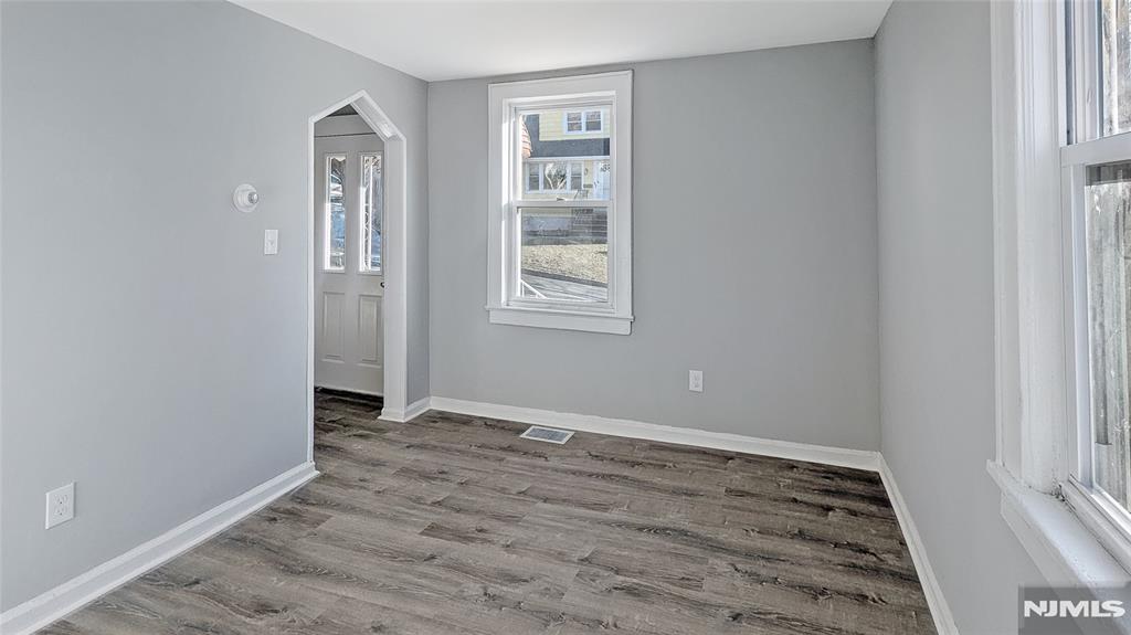18 Cedarhurst Avenue