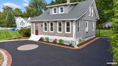 Photo of 754 Wyckoff Avenue, Wyckoff, NJ 07481 (MLS # 26034677)