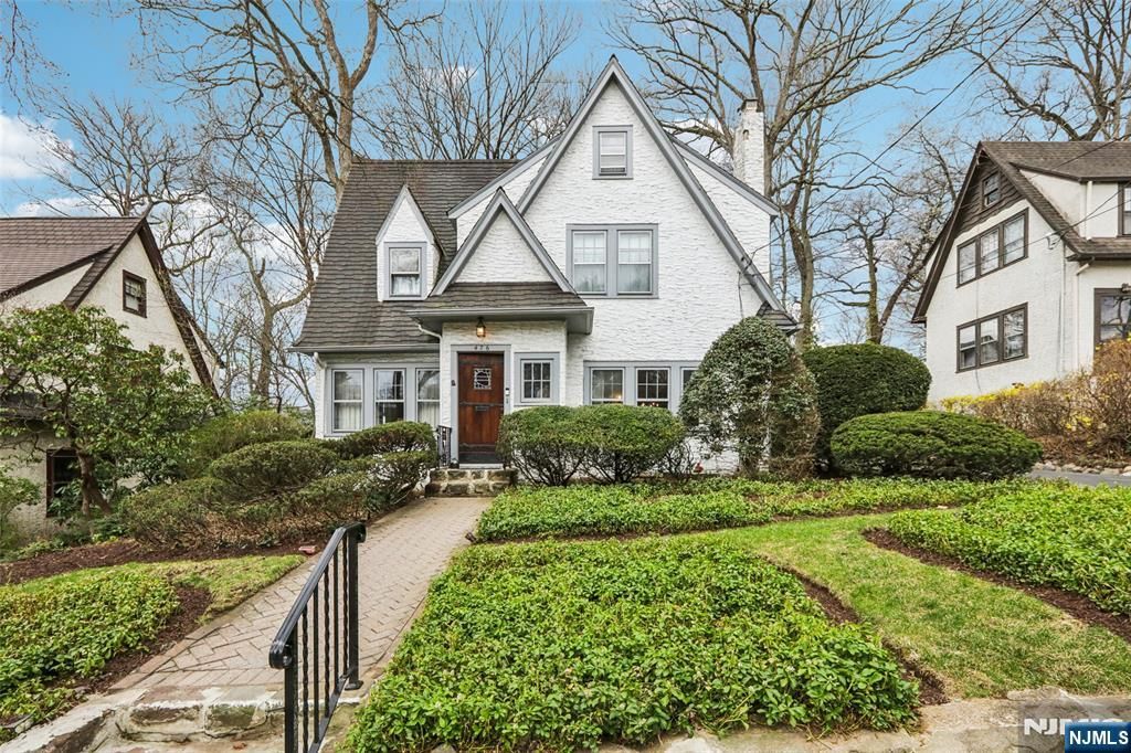 Photo of 476 Alpine Terrace, Ridgewood Village, NJ 07450 (MLS # 26011008)