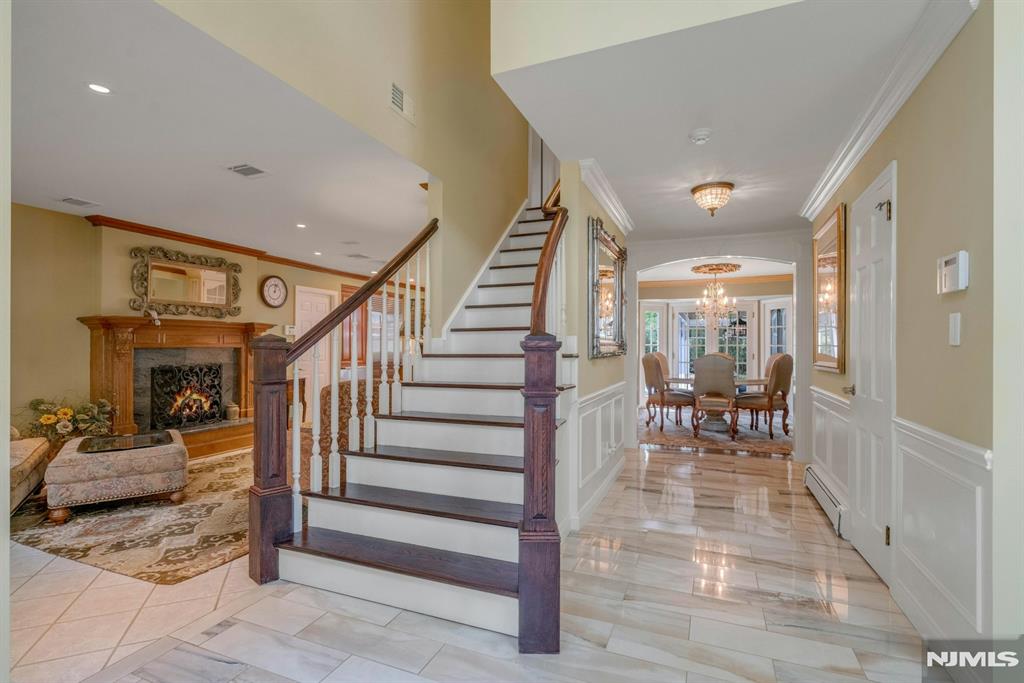 20 W Crescent Avenue