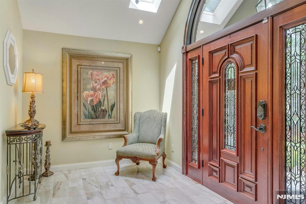 20 W Crescent Avenue
