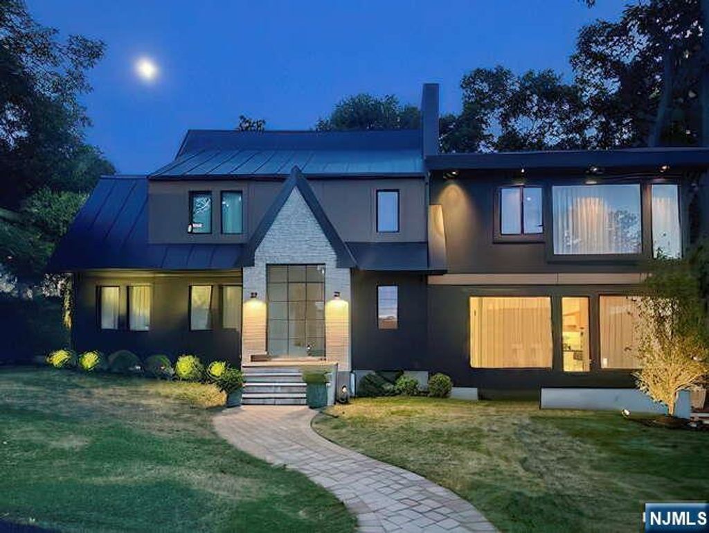 Photo of 226 Haworth Avenue, Haworth, NJ 07641 (MLS # 25036988)