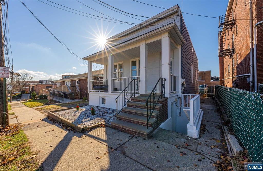 19 Sanford Avenue