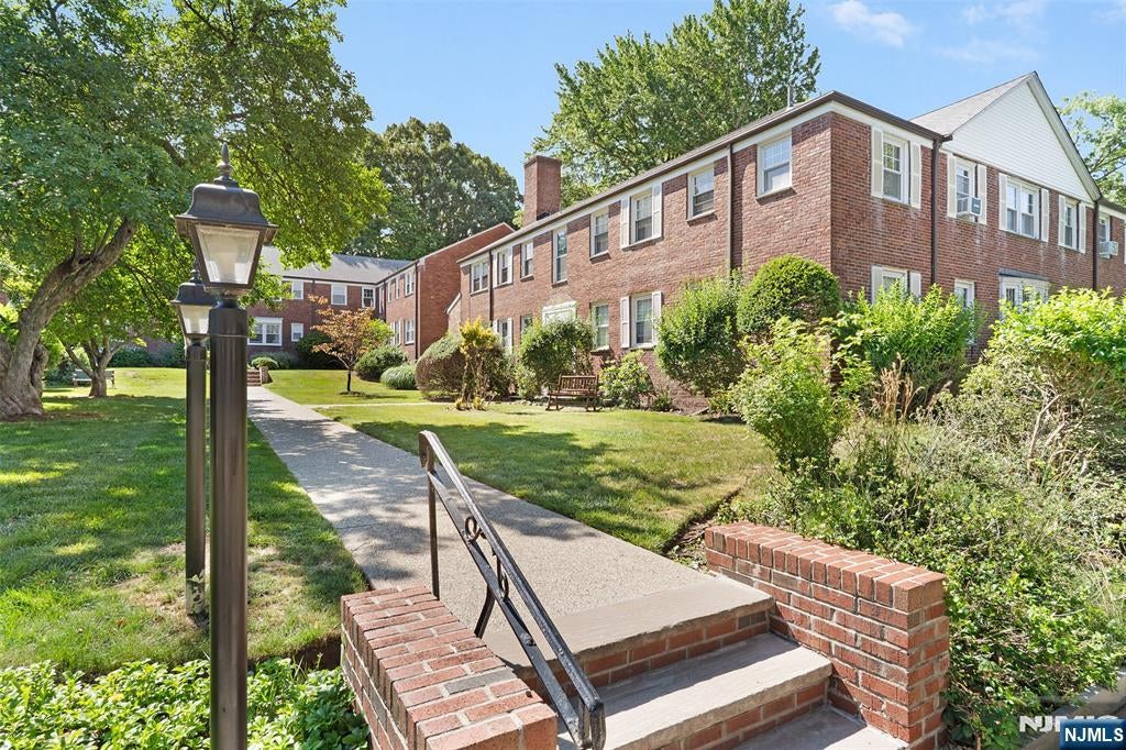 349 Bloomfield Avenue 33