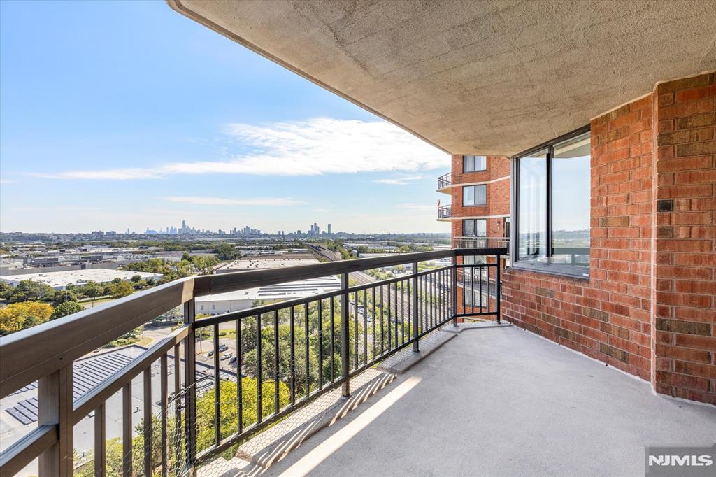 1705 Harmon Cove Tower