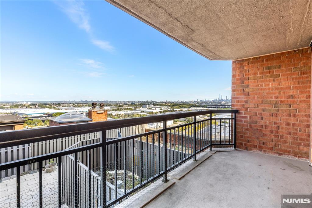 1705 Harmon Cove Tower