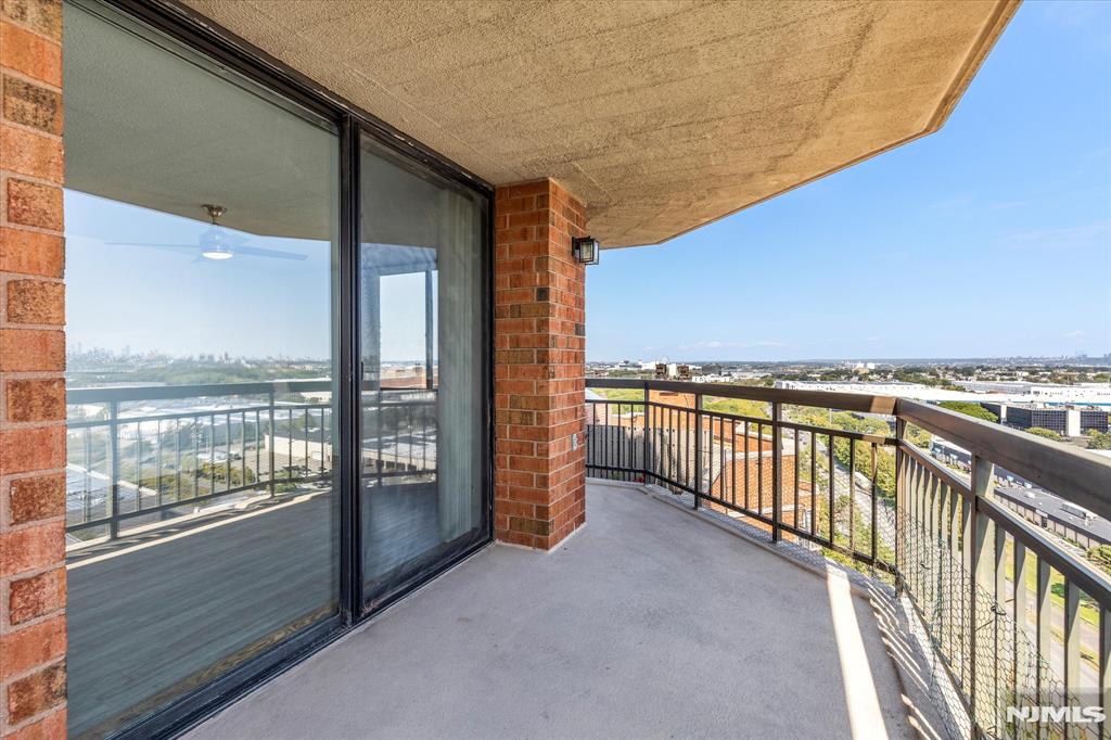 1705 Harmon Cove Tower
