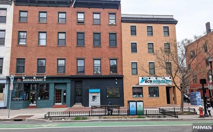 Downtown 2 Bedroom condo Apt on Washington St. Bright and spacious Apt with big windows, high ceilings and hardwood floors throughout. Bedrooms on opposite ends with Den for Home Office or extra storage. Easy commute to NYC via bus, PATH or Ferry. Located close to shops, restaurants and parks. (Available JUNE - No Pets).