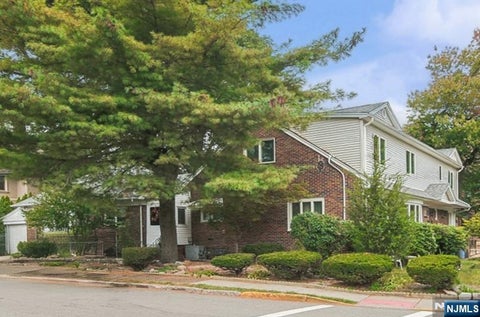 Photo of 1003 Cumbermeade Road, Fort Lee, NJ 07024 (MLS # 26030563)