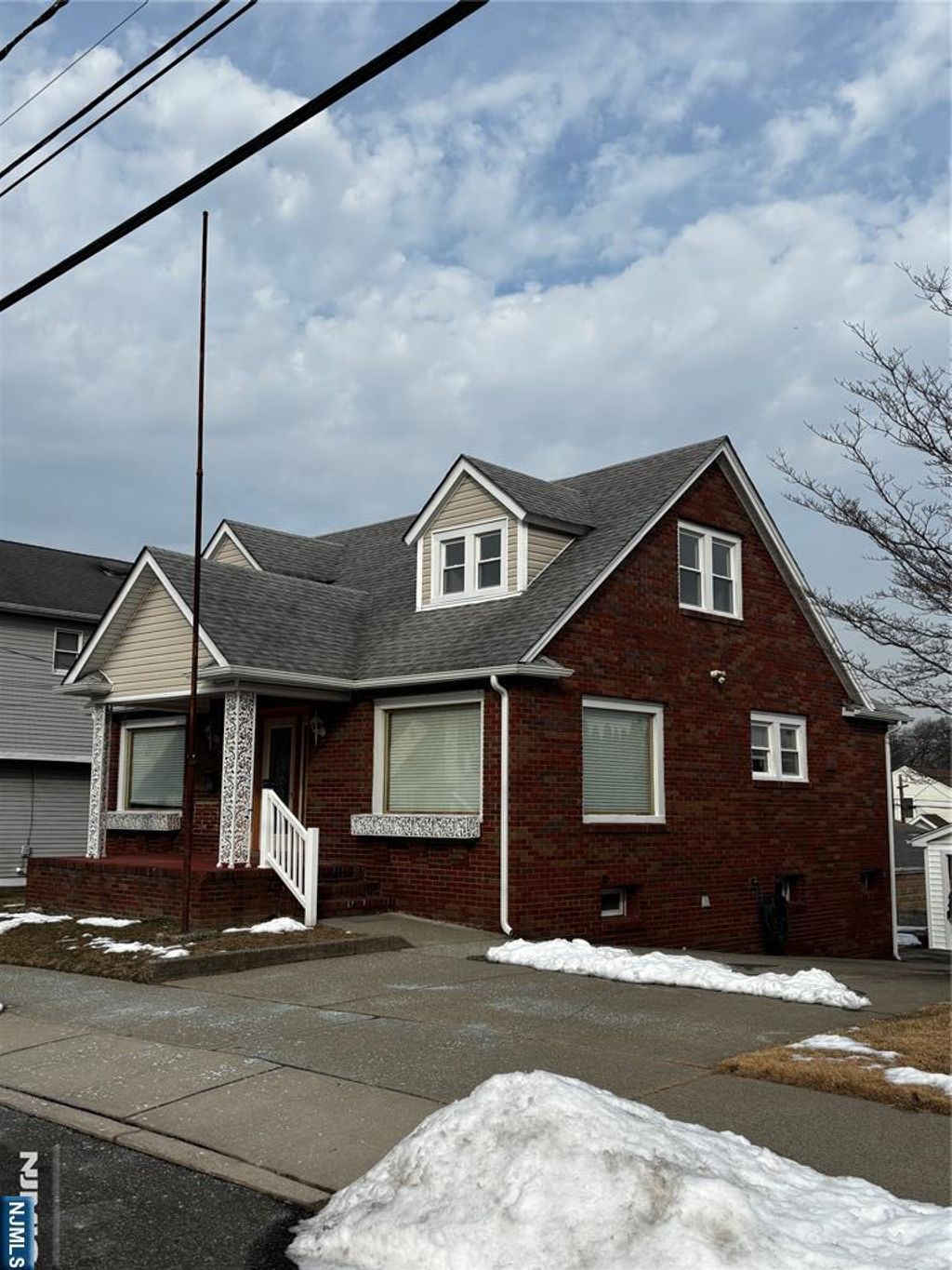 Photo of 52 Hobart Place, Totowa, NJ 07512 (MLS # 26000652)