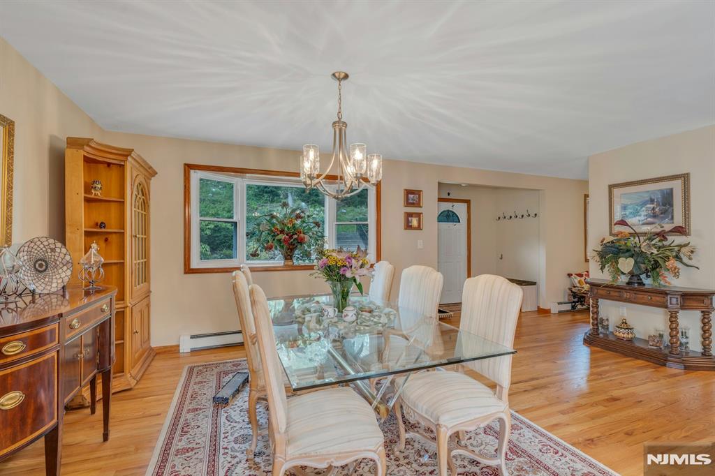 93 E Hillside Drive
