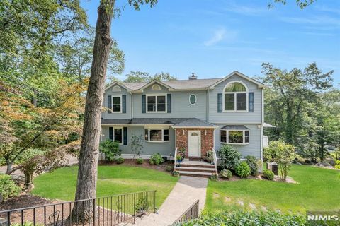 93 E Hillside Drive Bloomingdale NJ 07403