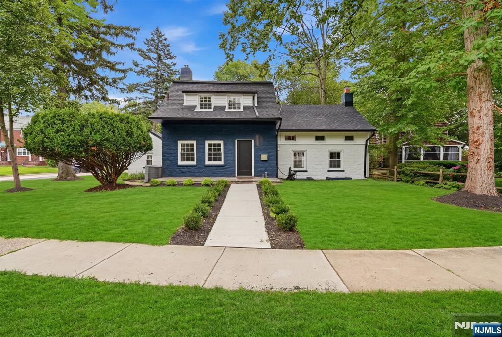 867 River Road