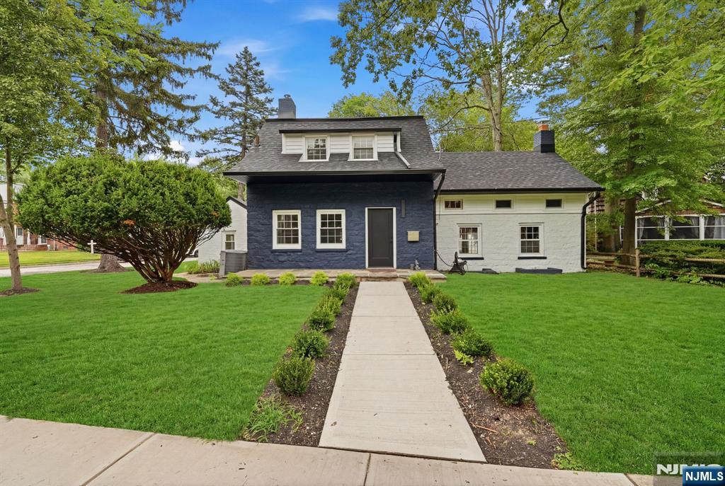 867 River Road