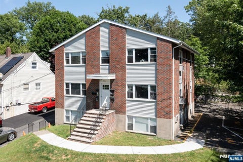 Photo of 275 Grand Avenue, Leonia, NJ 07605 (MLS # 26026901)