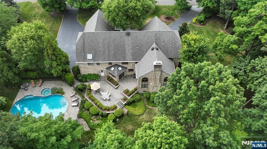 Photo of 837 Apple Ridge Road, Franklin Lakes, NJ 07417 (MLS # 26005984)