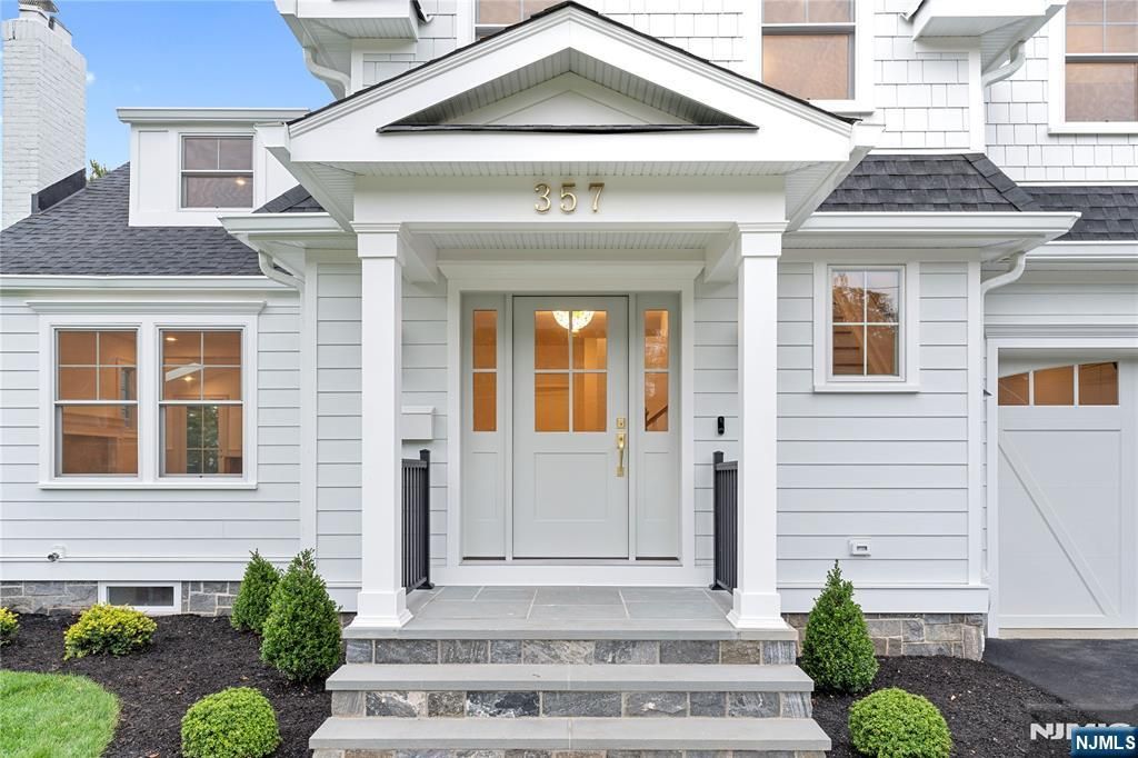 Photo of 357 E Glen Avenue, Ridgewood Village, NJ 07450 (MLS # 25027887)