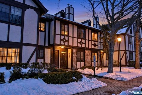 Photo of 3806 Melville Court, Mahwah, NJ 07430 (MLS # 26005618)