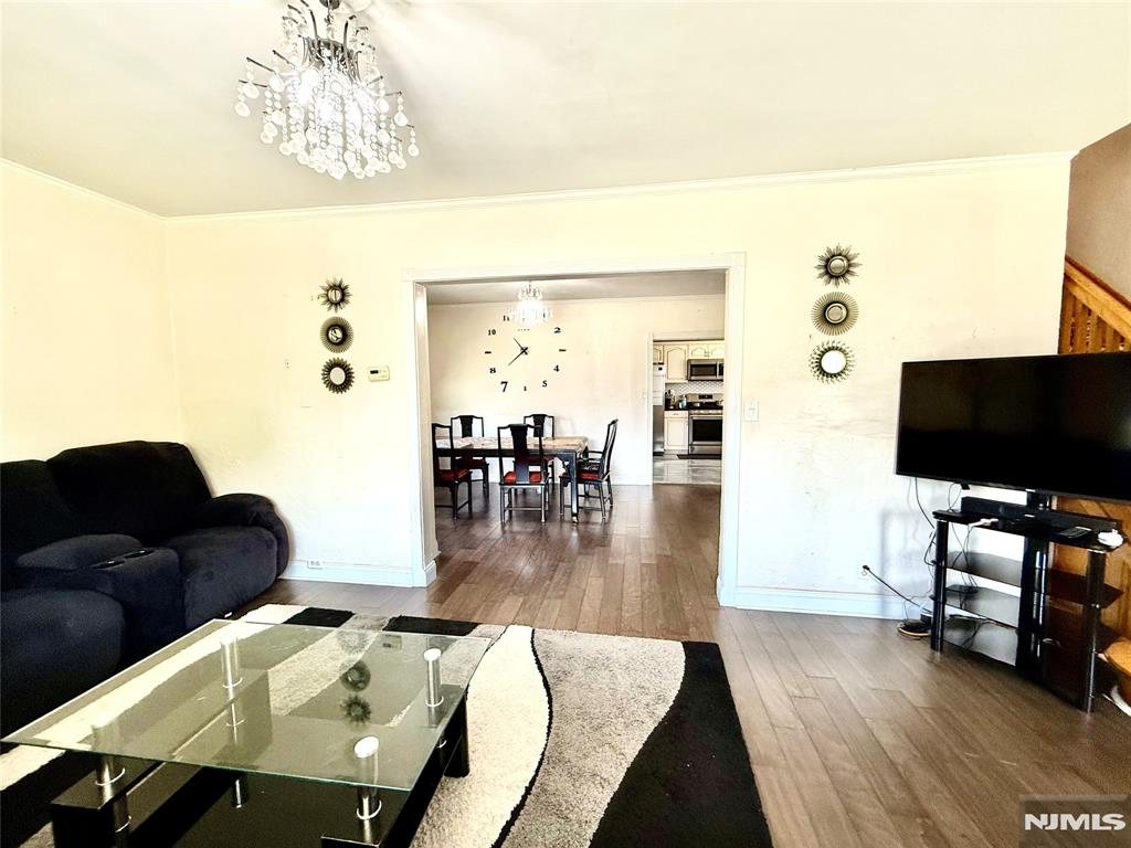 10-01 Berdan Avenue
