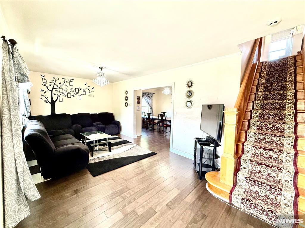 10-01 Berdan Avenue
